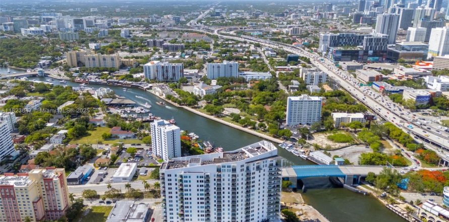 Condo in Miami, Florida, 2 bedrooms № 1790866