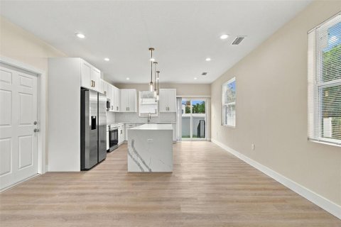Casa en venta en Tampa, Florida, 3 dormitorios, 161.93 m2 № 2383741 - foto 8