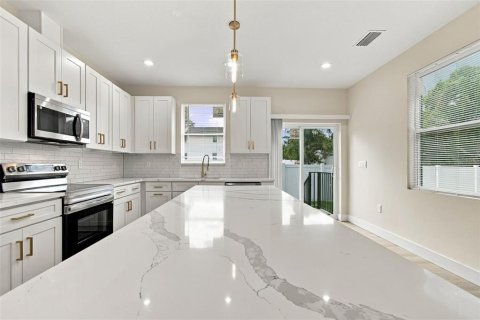 Casa en venta en Tampa, Florida, 3 dormitorios, 161.93 m2 № 2383741 - foto 6