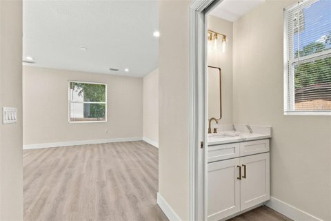 Casa en venta en Tampa, Florida, 3 dormitorios, 161.93 m2 № 2383741 - foto 13