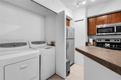 Copropriété à louer à Surfside, Floride: 1 chambre, 67.54 m2 № 1932070 - photo 30