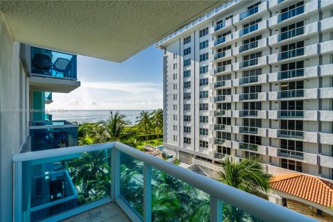 Copropriété à louer à Surfside, Floride: 1 chambre, 67.54 m2 № 1932070 - photo 10