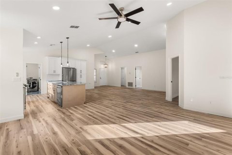 House in Clermont, Florida 2 bedrooms, 154.31 sq.m. № 2377805 - photo 15