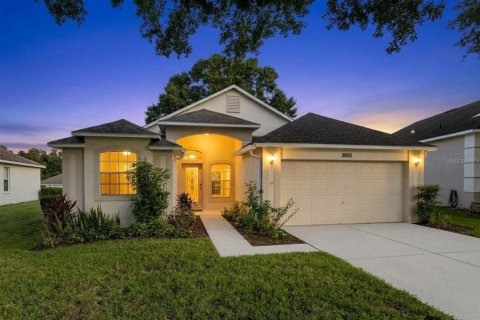 House in Clermont, Florida 2 bedrooms, 154.31 sq.m. № 2377805 - photo 2