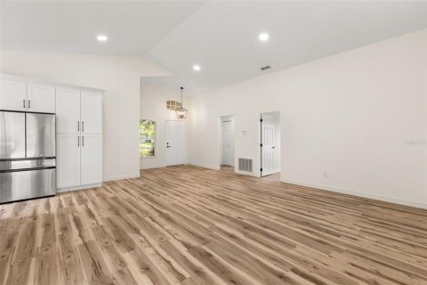 House in Clermont, Florida 2 bedrooms, 154.31 sq.m. № 2377805 - photo 8