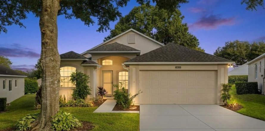 House in Clermont, Florida 2 bedrooms, 154.31 sq.m. № 2377805