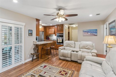 House in Lake Wales, Florida 3 bedrooms, 154.22 sq.m. № 2202465 - photo 14