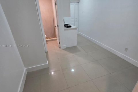 Immobilier commercial à louer à Opa-locka, Floride: 1 chambre, 37.16 m2 № 1997185 - photo 3