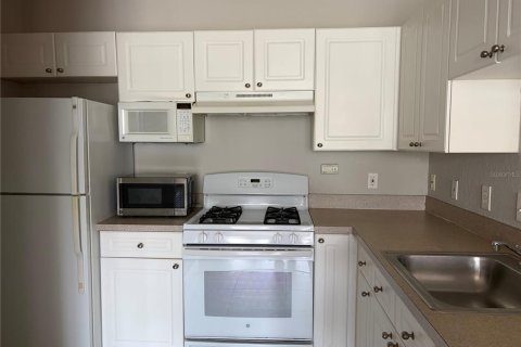 Condo in Orlando, Florida, 2 bedrooms № 2198577 - photo 4
