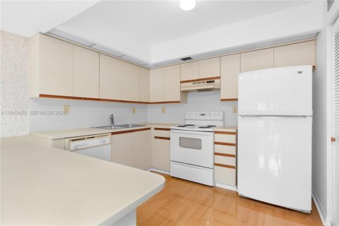 Copropriété à louer à Miami, Floride: 2 chambres, 87.24 m2 № 1999960 - photo 14