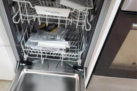 Снять в аренду кондоминиум в Тамарак, Флорида 1 спальня, 76.83м2, № 2082821 - фото 4
