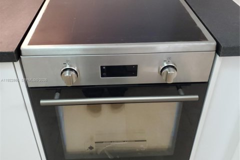 Снять в аренду кондоминиум в Тамарак, Флорида 1 спальня, 76.83м2, № 2082821 - фото 6