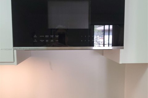 Снять в аренду кондоминиум в Тамарак, Флорида 1 спальня, 76.83м2, № 2082821 - фото 7