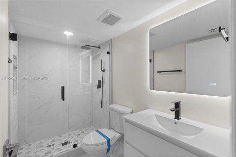 Condo in Miami, Florida, 2 bedrooms  № 1579440 - photo 5
