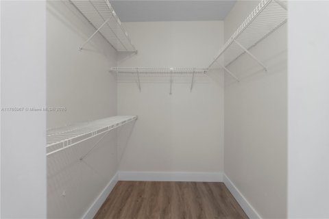 Condo in Miami, Florida, 2 bedrooms  № 1579440 - photo 14