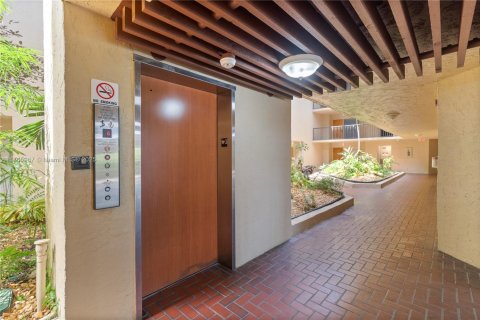 Condo in Miami, Florida, 2 bedrooms  № 1579440 - photo 26