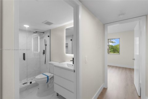Condo in Miami, Florida, 2 bedrooms  № 1579440 - photo 4