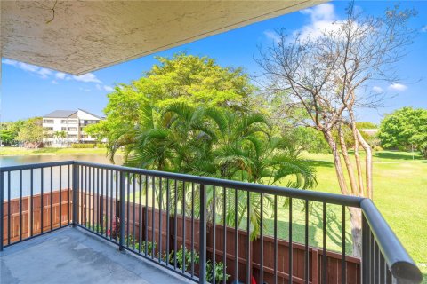 Condo in Miami, Florida, 2 bedrooms  № 1579440 - photo 22
