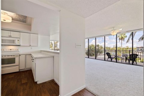 Copropriété à vendre à Treasure Island, Floride: 1 chambre, 111.48 m2 № 2375546 - photo 14