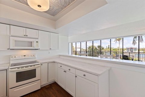 Copropriété à vendre à Treasure Island, Floride: 1 chambre, 111.48 m2 № 2375546 - photo 11