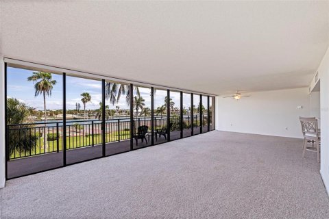 Copropriété à vendre à Treasure Island, Floride: 1 chambre, 111.48 m2 № 2375546 - photo 8