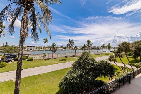 Copropriété à vendre à Treasure Island, Floride: 1 chambre, 111.48 m2 № 2375546 - photo 26