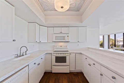 Copropriété à vendre à Treasure Island, Floride: 1 chambre, 111.48 m2 № 2375546 - photo 12