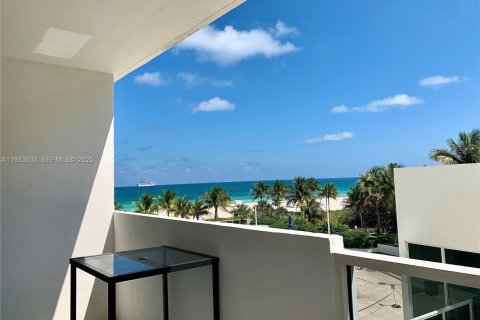 Condo in Miami Beach, Florida № 1993232 - photo 12