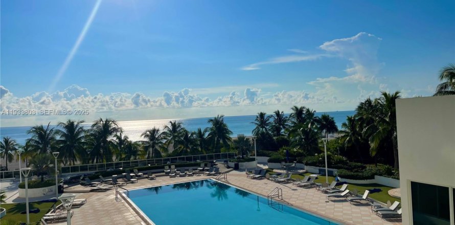 Studio in the Condo in Miami Beach, Florida № 1993232