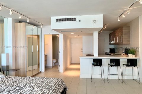 Condo in Miami Beach, Florida № 1993232 - photo 5