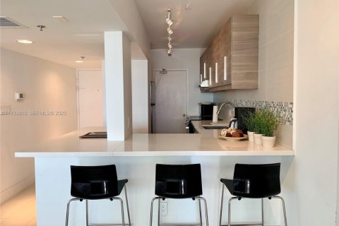 Condo in Miami Beach, Florida № 1993232 - photo 14