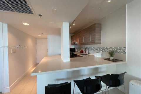 Condo in Miami Beach, Florida № 1993232 - photo 3