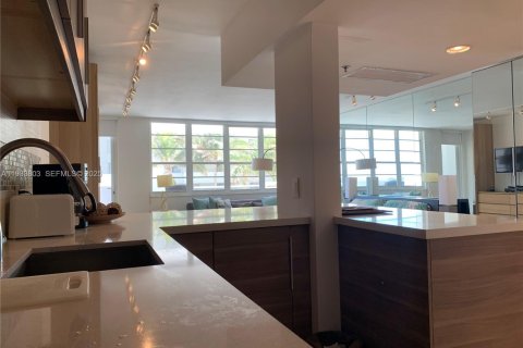 Condo in Miami Beach, Florida № 1993232 - photo 7