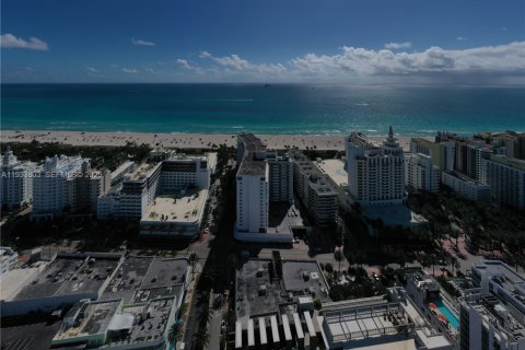 Condo in Miami Beach, Florida № 1993232 - photo 15
