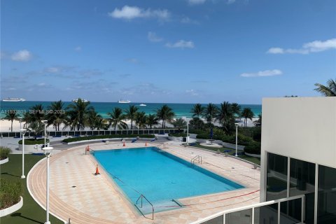 Condo in Miami Beach, Florida № 1993232 - photo 9