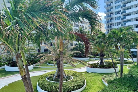 Condo in Miami Beach, Florida № 1993232 - photo 10