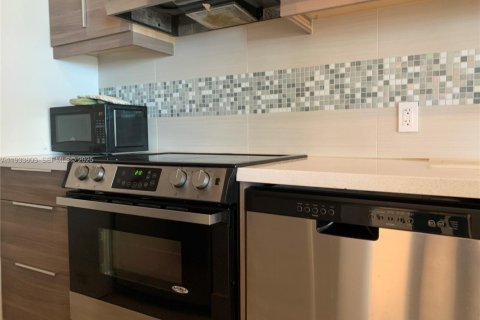 Condo in Miami Beach, Florida № 1993232 - photo 6