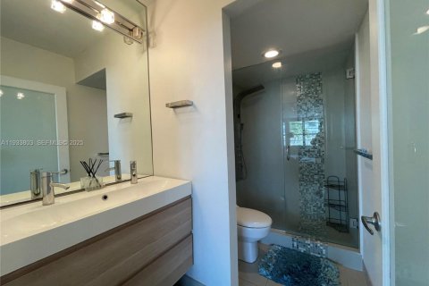 Condo in Miami Beach, Florida № 1993232 - photo 4