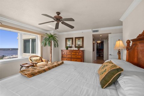 Condo in Daytona Beach Shores, Florida, 3 bedrooms № 2152028 - photo 16