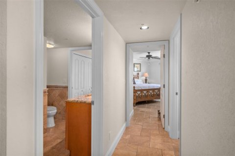 Condo in Daytona Beach Shores, Florida, 3 bedrooms № 2152028 - photo 19