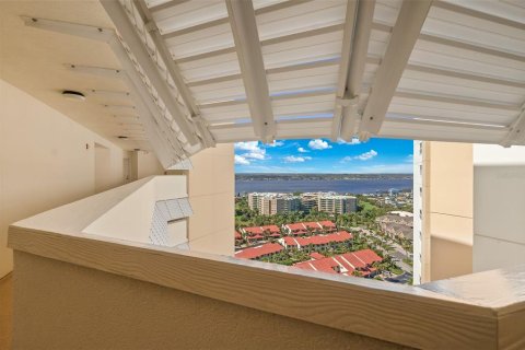 Condo in Daytona Beach Shores, Florida, 3 bedrooms № 2152028 - photo 12