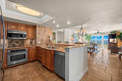 Condo in Daytona Beach Shores, Florida, 3 bedrooms № 2152028 - photo 28