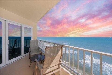 Condo in Daytona Beach Shores, Florida, 3 bedrooms № 2152028 - photo 11