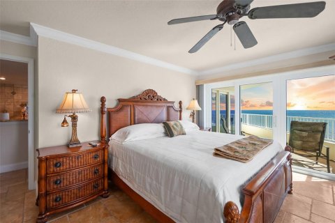 Condo in Daytona Beach Shores, Florida, 3 bedrooms № 2152028 - photo 9
