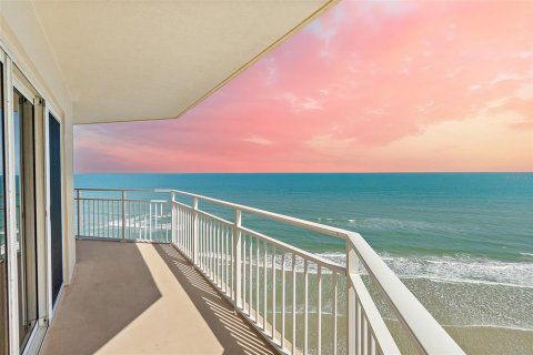 Condo in Daytona Beach Shores, Florida, 3 bedrooms № 2152028 - photo 7
