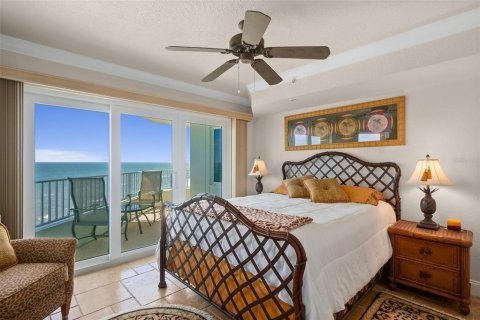 Condo in Daytona Beach Shores, Florida, 3 bedrooms № 2152028 - photo 26