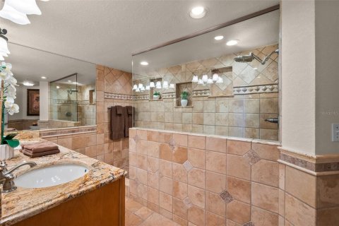Condo in Daytona Beach Shores, Florida, 3 bedrooms № 2152028 - photo 17