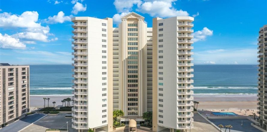 Condo in Daytona Beach Shores, Florida, 3 bedrooms № 2152028