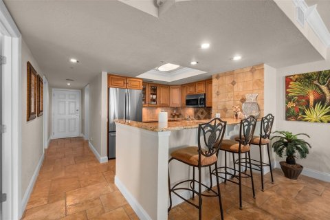 Condo in Daytona Beach Shores, Florida, 3 bedrooms № 2152028 - photo 15