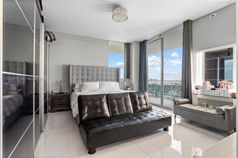 Купить кондоминиум в Норт-Бей-Виллидж, Флорида 2 спальни, 162.86м2, № 2009213 - фото 16